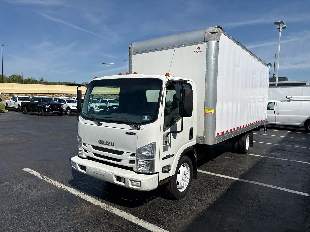Used 2018 Isuzu NPR RWD image 5