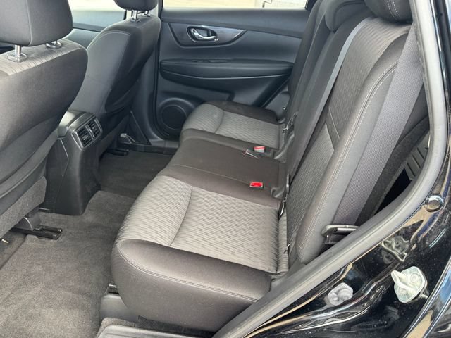 Used 2020 Nissan Rogue SV FWD image 16