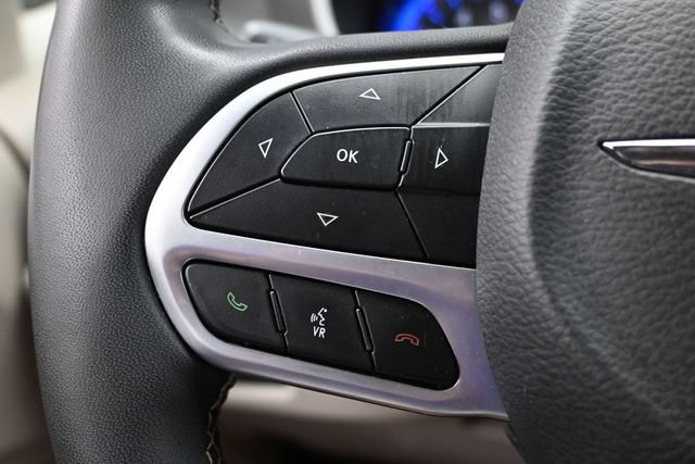 Certified 2022 Chrysler Pacifica Touring-L AWD/4WD image 29