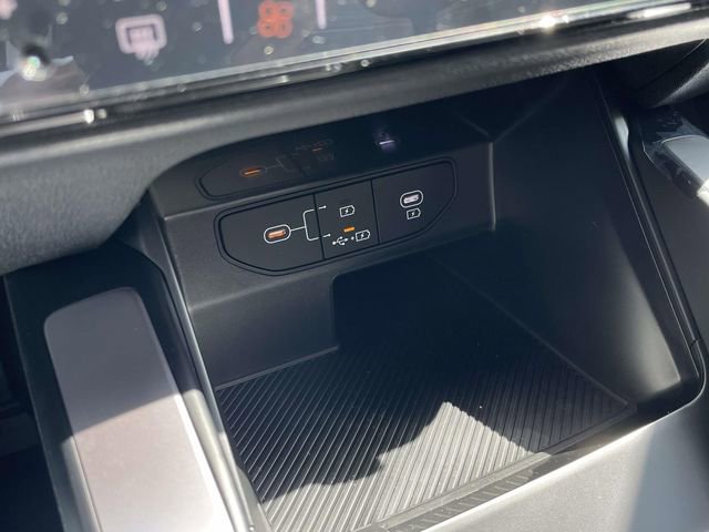 Certified 2026 Kia Sorento LX FWD image 36