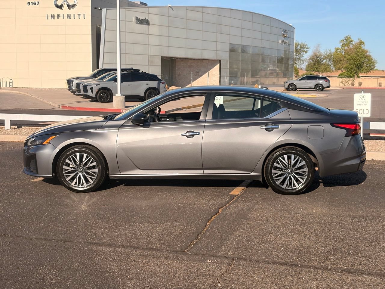 Certified 2024 Nissan Altima 2.5 SV FWD image 3