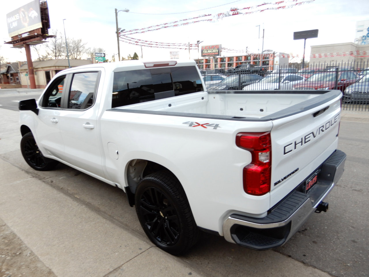 Used 2022 Chevrolet Silverado 1500 LT w/ Leather Package image 6