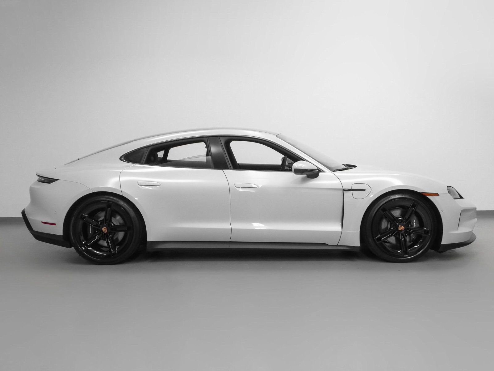 New 2025 Porsche Taycan image 13