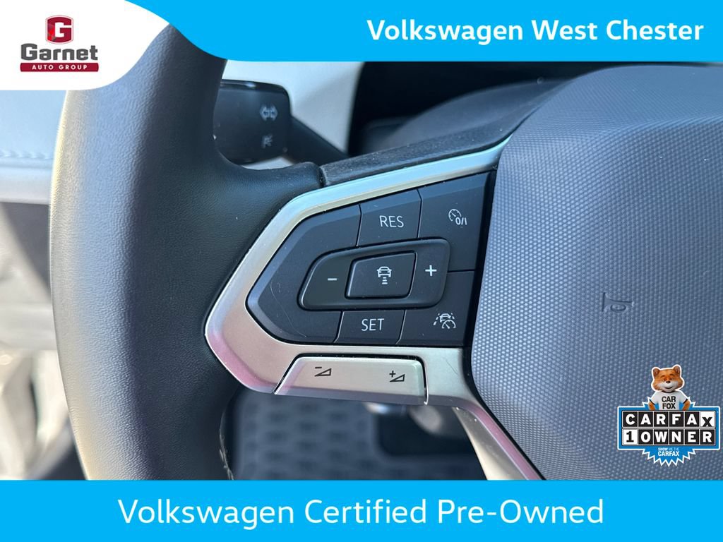 Certified 2025 Volkswagen Taos SEL AWD/4WD image 17