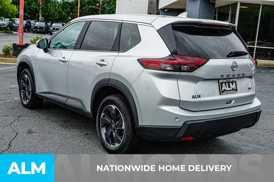 Used 2024 Nissan Rogue SV FWD image 4