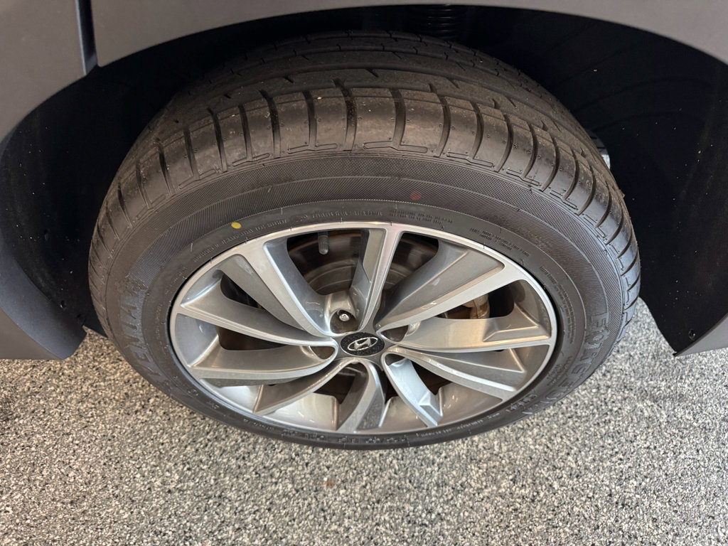 Used 2019 Hyundai Santa Fe SEL FWD image 14