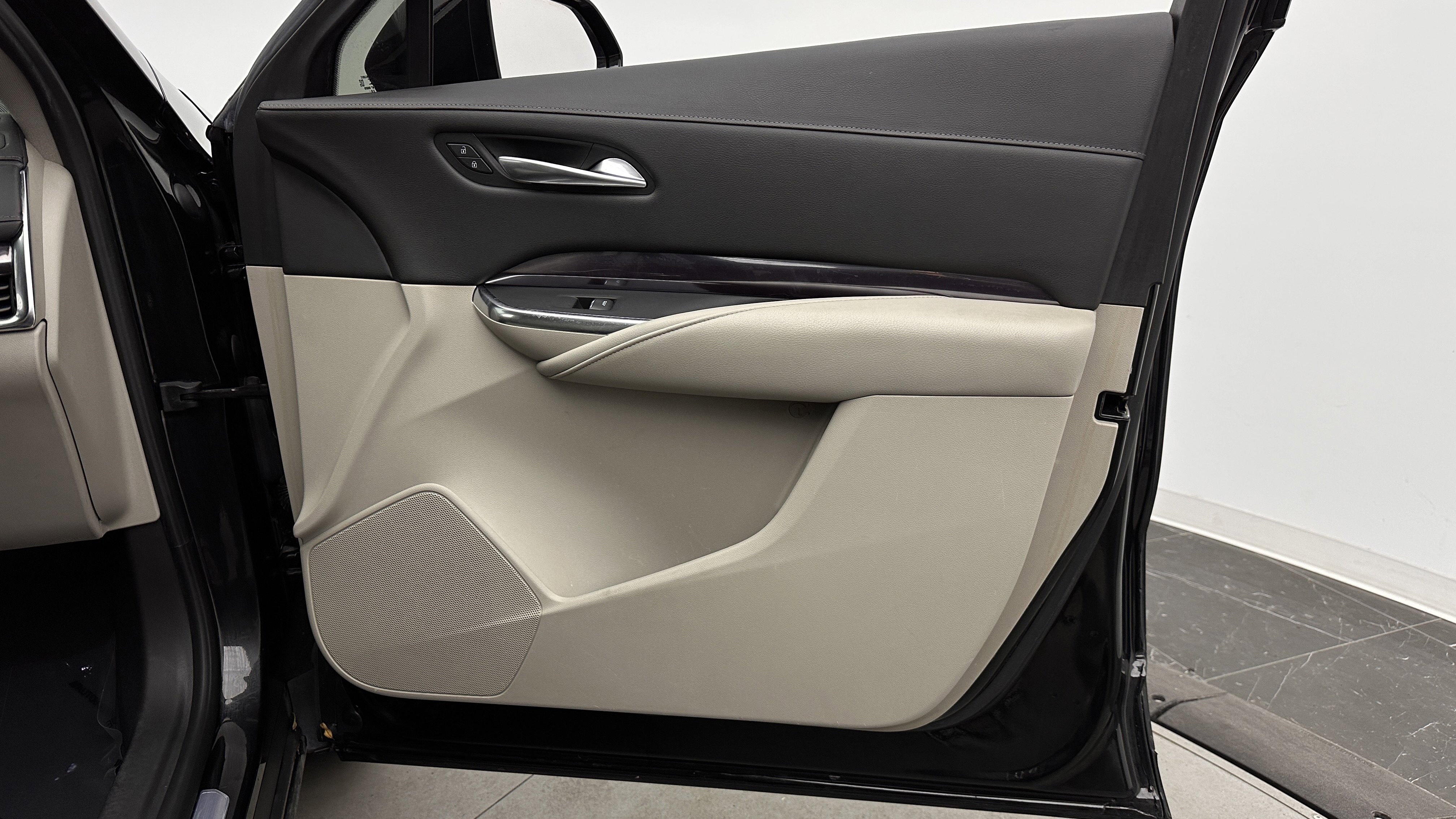 Used 2021 Cadillac XT4 Luxury w/ Cold Weather Package FWD image 35