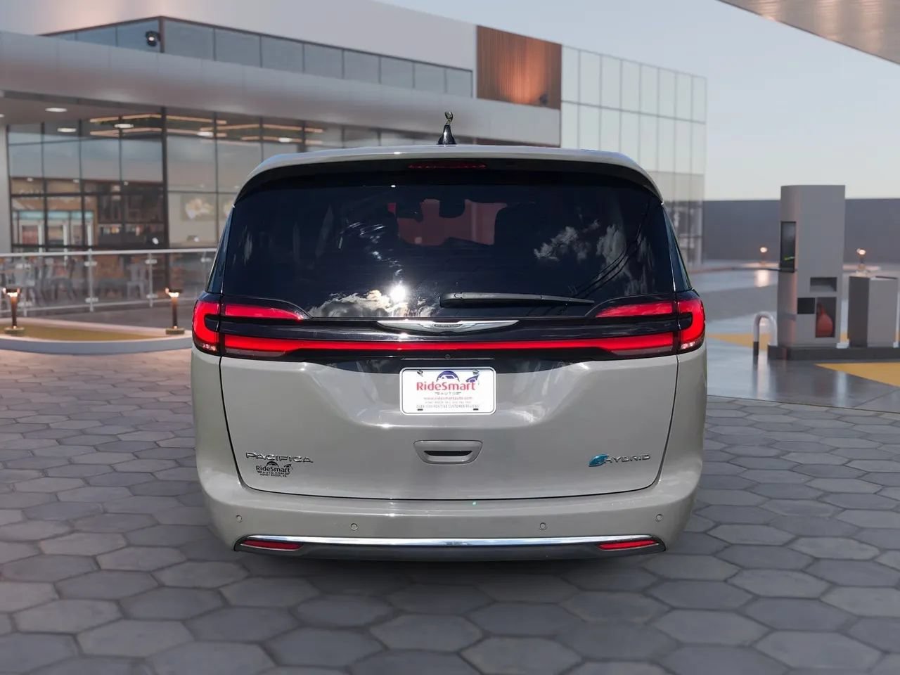 Used 2023 Chrysler Pacifica Touring-L FWD image 10