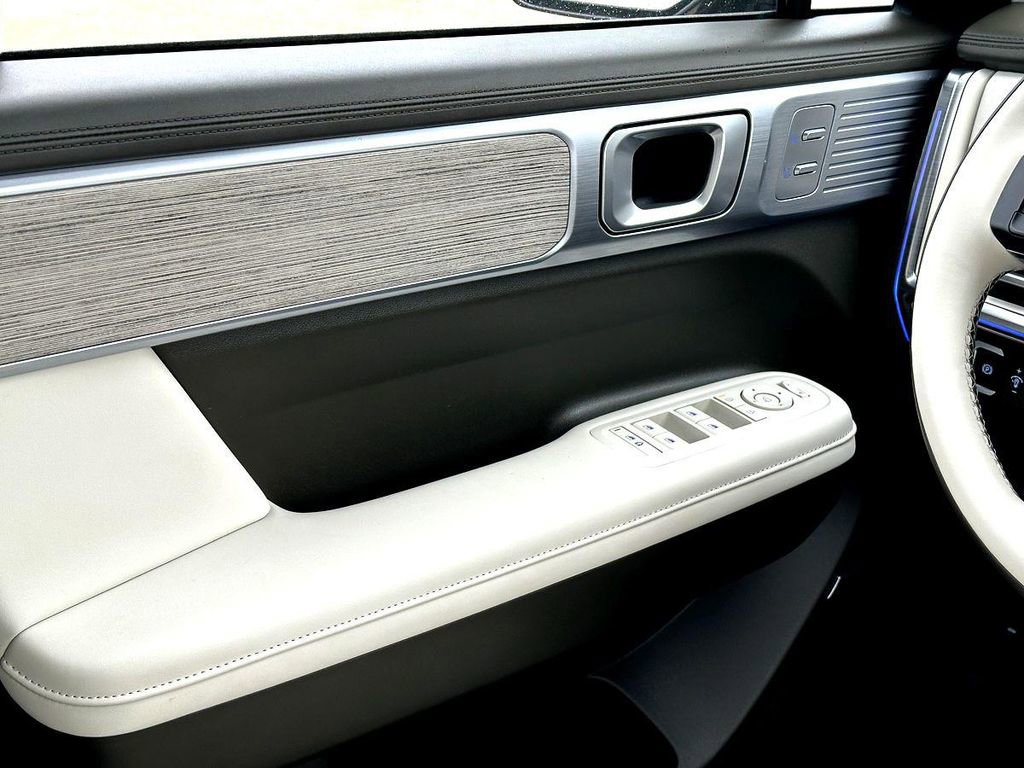Used 2025 Hyundai Santa Fe Calligraphy FWD image 29