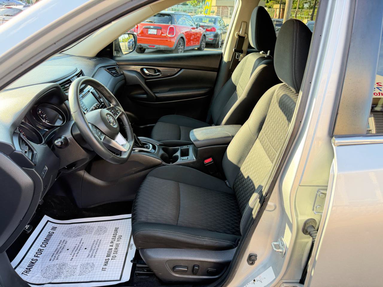 Used 2018 Nissan Rogue SV AWD/4WD image 11