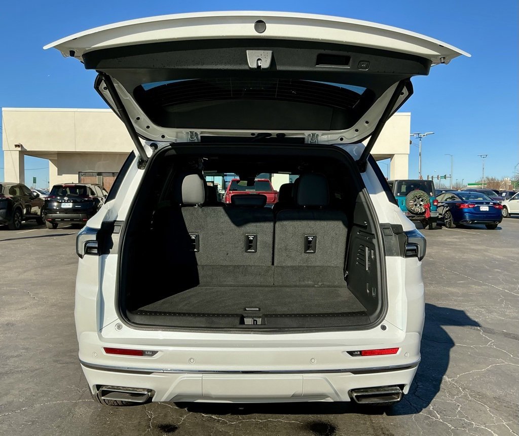 Used 2025 Buick Enclave Avenir w/ Super Cruise Package image 17