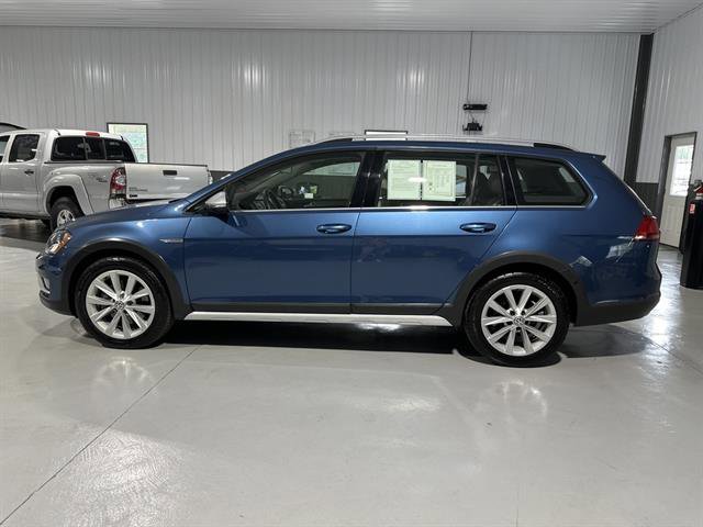 Used 2017 Volkswagen Golf SE image 4
