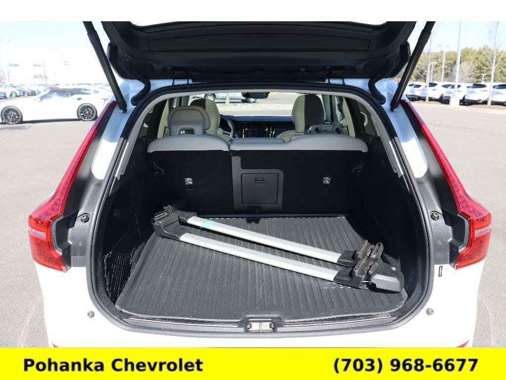 Used 2019 Volvo XC60 T6 Momentum w/ Advanced Package image 24