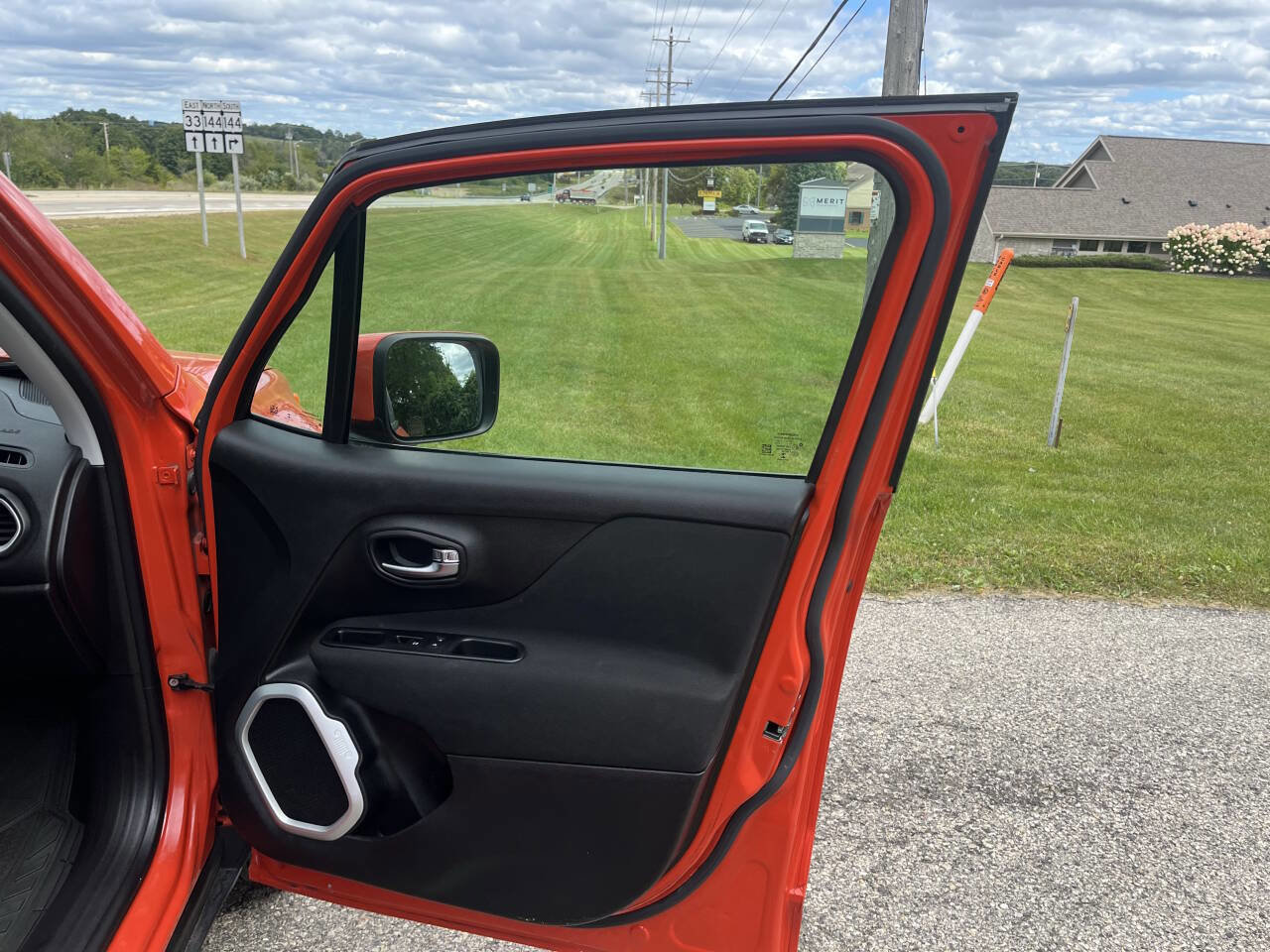 Used 2021 Jeep Renegade Latitude w/ Convenience Group image 30
