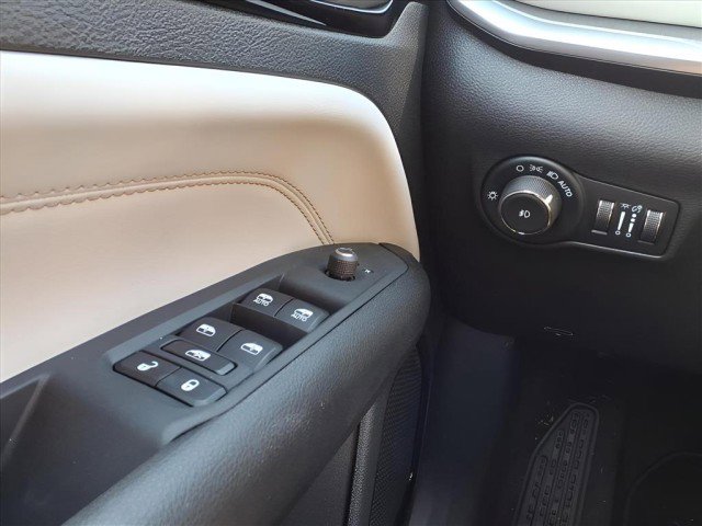 Used 2025 Jeep Compass Limited image 26