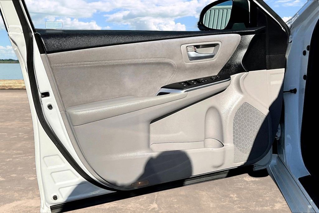 Used 2017 Toyota Camry XSE FWD image 22
