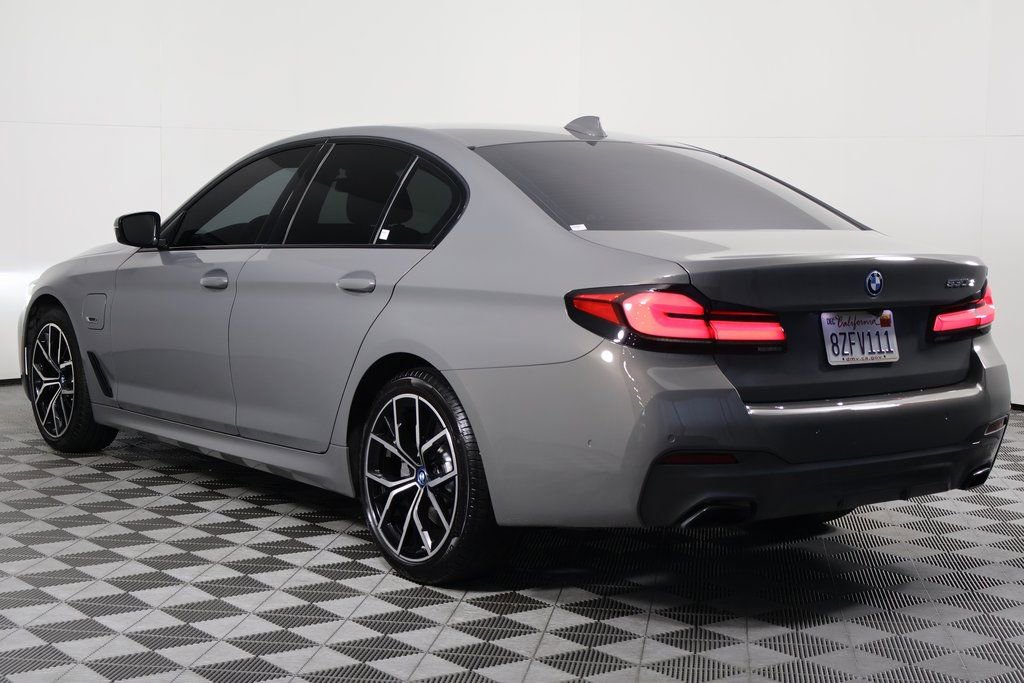 Used 2022 BMW 530e w/ Premium Package RWD image 6