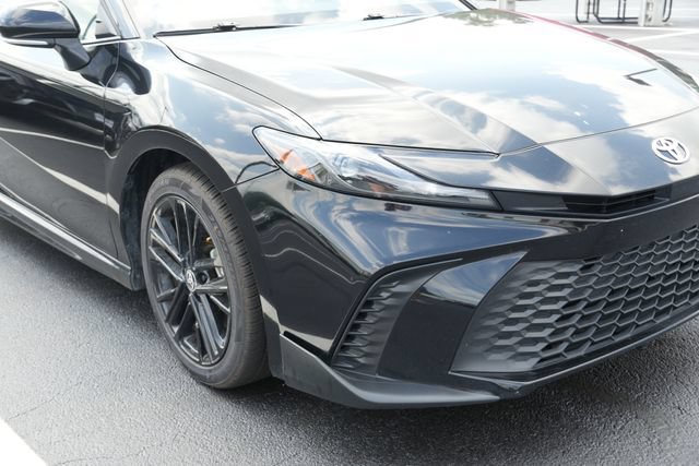 Used 2025 Toyota Camry SE FWD image 3