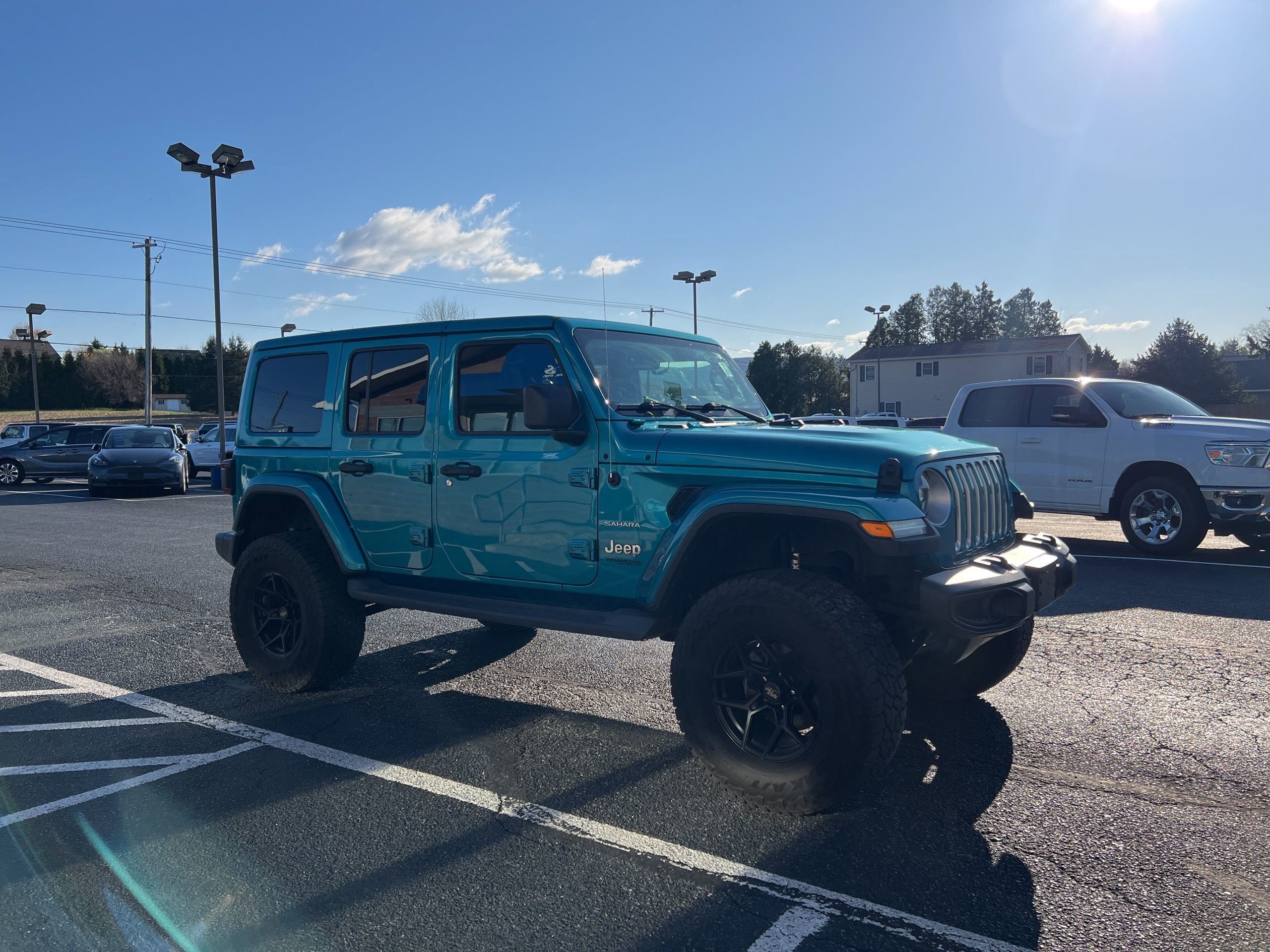Used 2019 Jeep Wrangler Unlimited Sahara AWD/4WD image 8