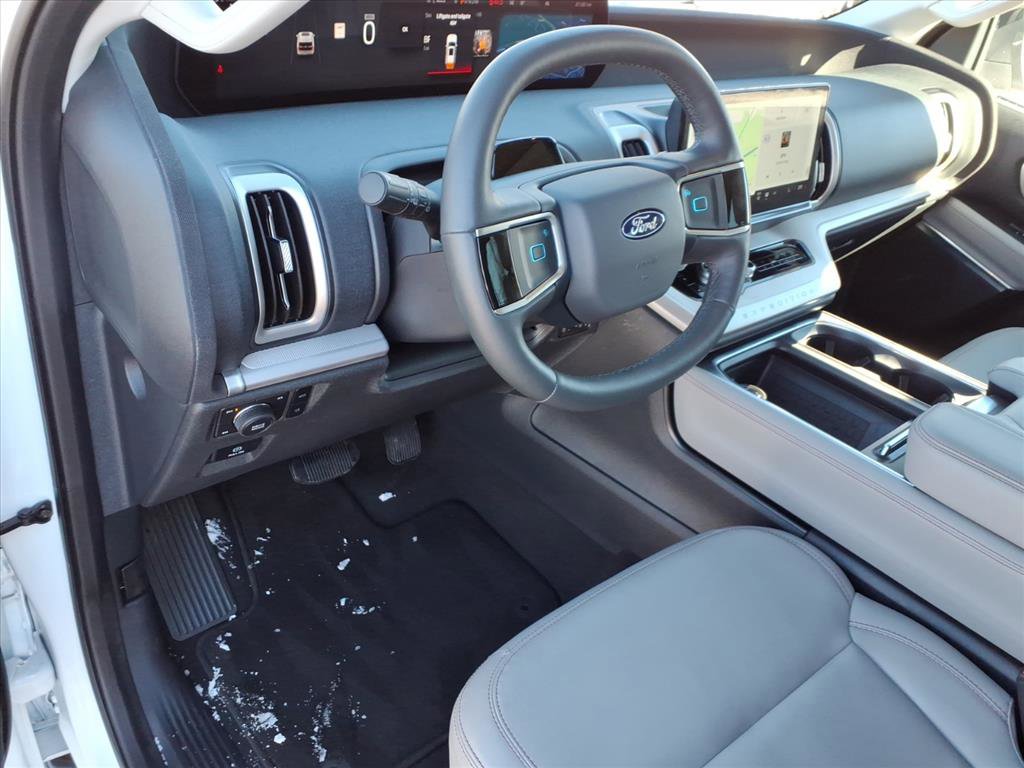 Used 2025 Ford Expedition Active image 9