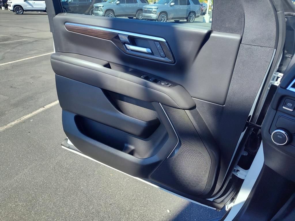 New 2026 Chevrolet Suburban LS w/ LS Custom Edition RWD image 9