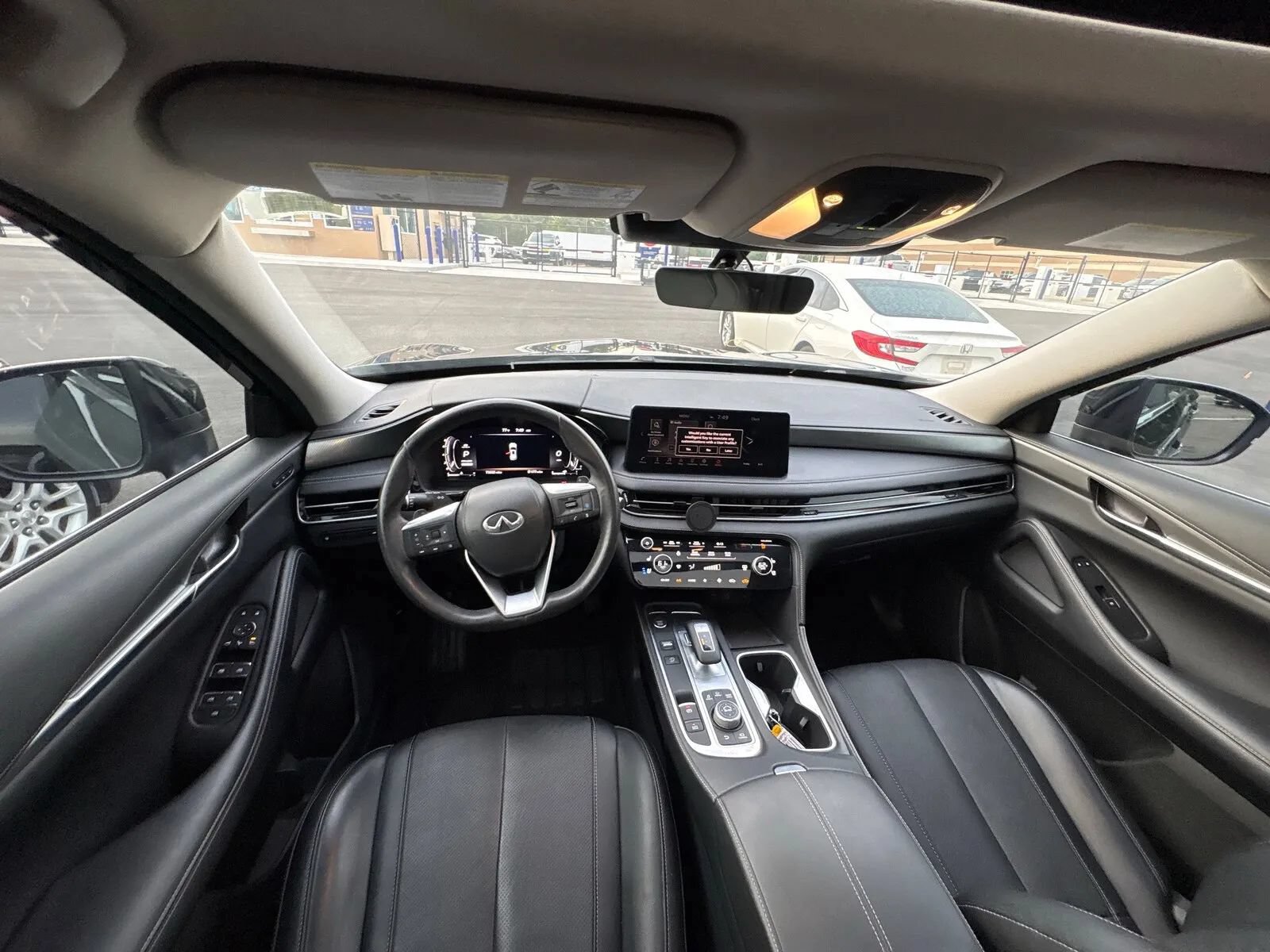 Used 2023 INFINITI QX60 Luxe w/ Cargo Package FWD image 6