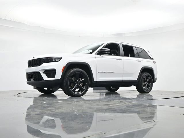 Used 2023 Jeep Grand Cherokee Altitude image 32