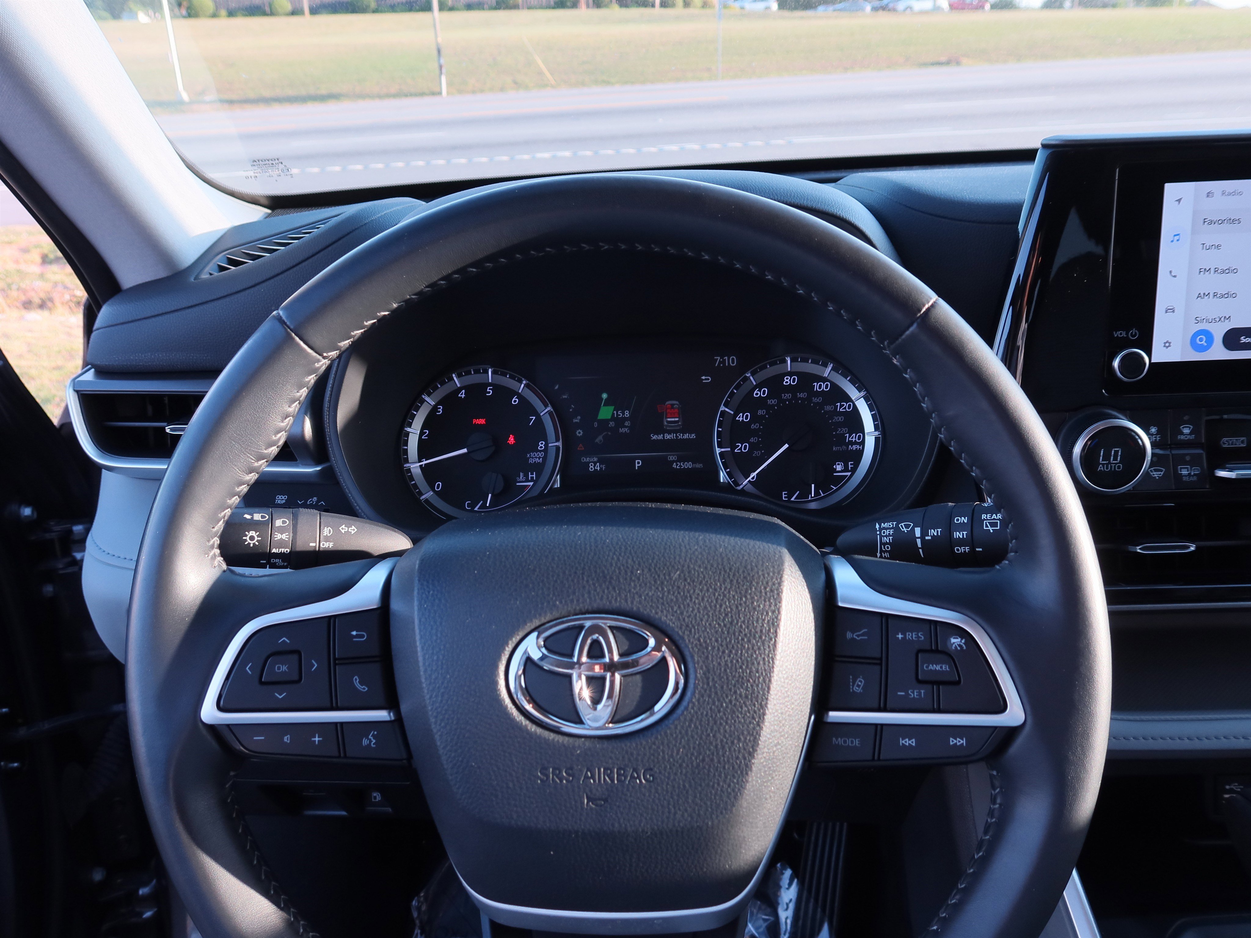 Used 2023 Toyota Highlander LE image 23