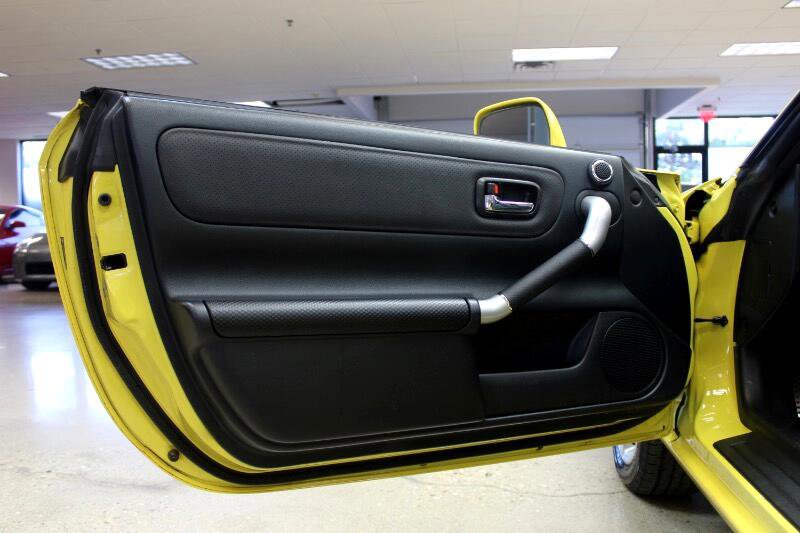 Used 2004 Toyota MR2 image 19