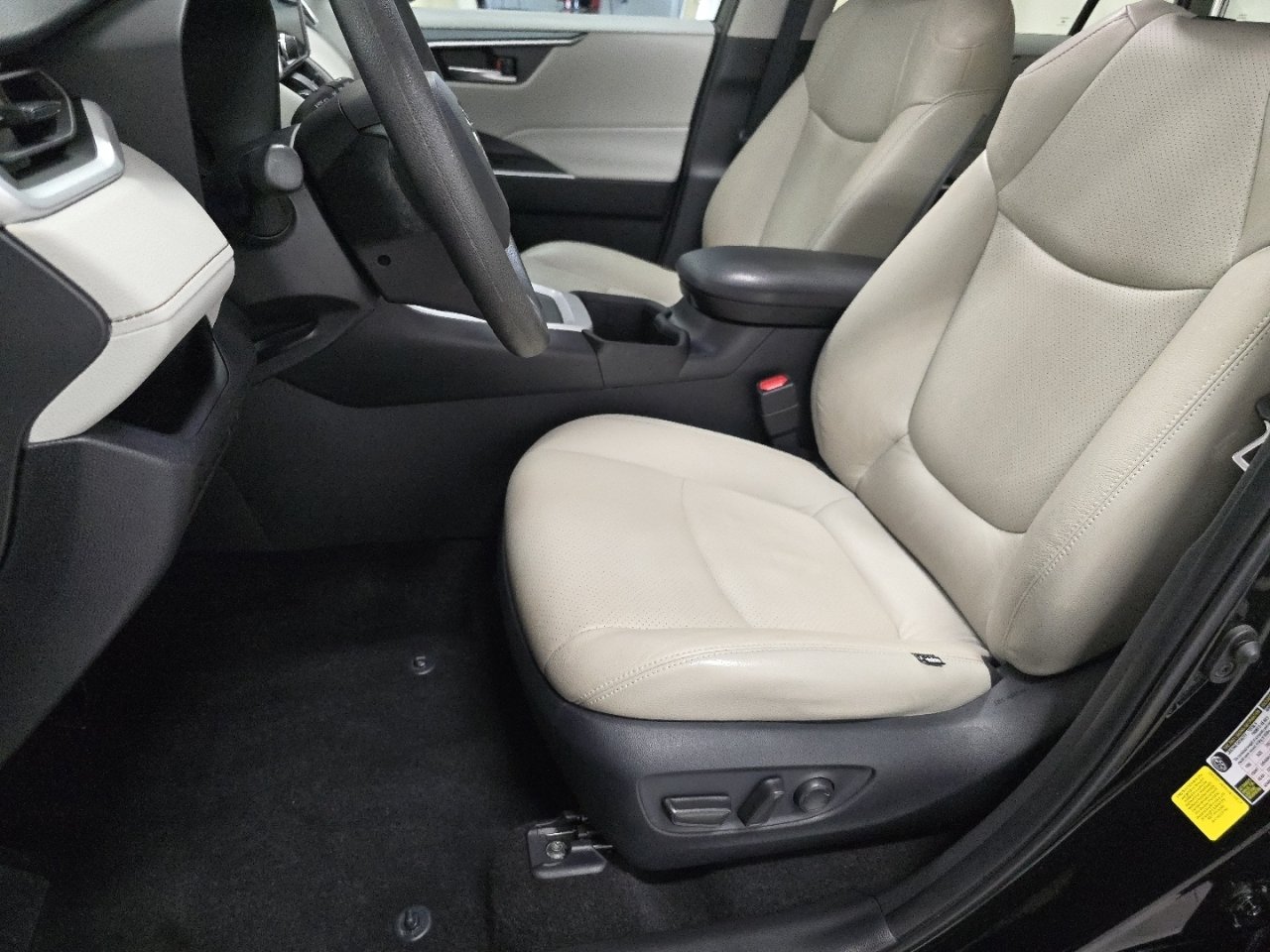 Certified 2024 Toyota RAV4 XLE w/ Convenience Package FWD image 22