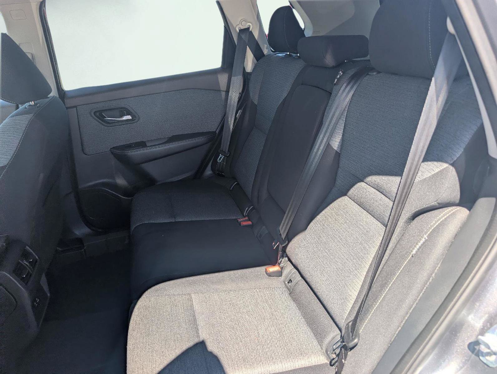 Used 2021 Nissan Rogue SV AWD/4WD image 18