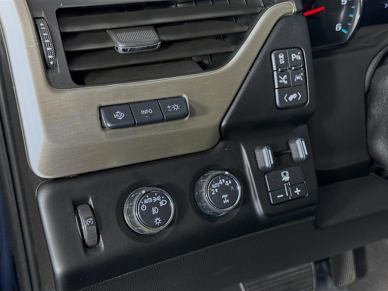 Used 2019 GMC Yukon Denali image 41
