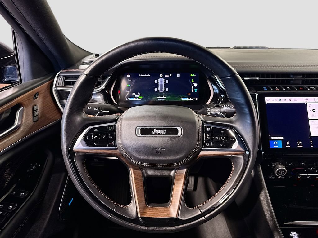 Used 2023 Jeep Grand Cherokee Summit w/ Advanced Protech Group IV AWD/4WD image 17