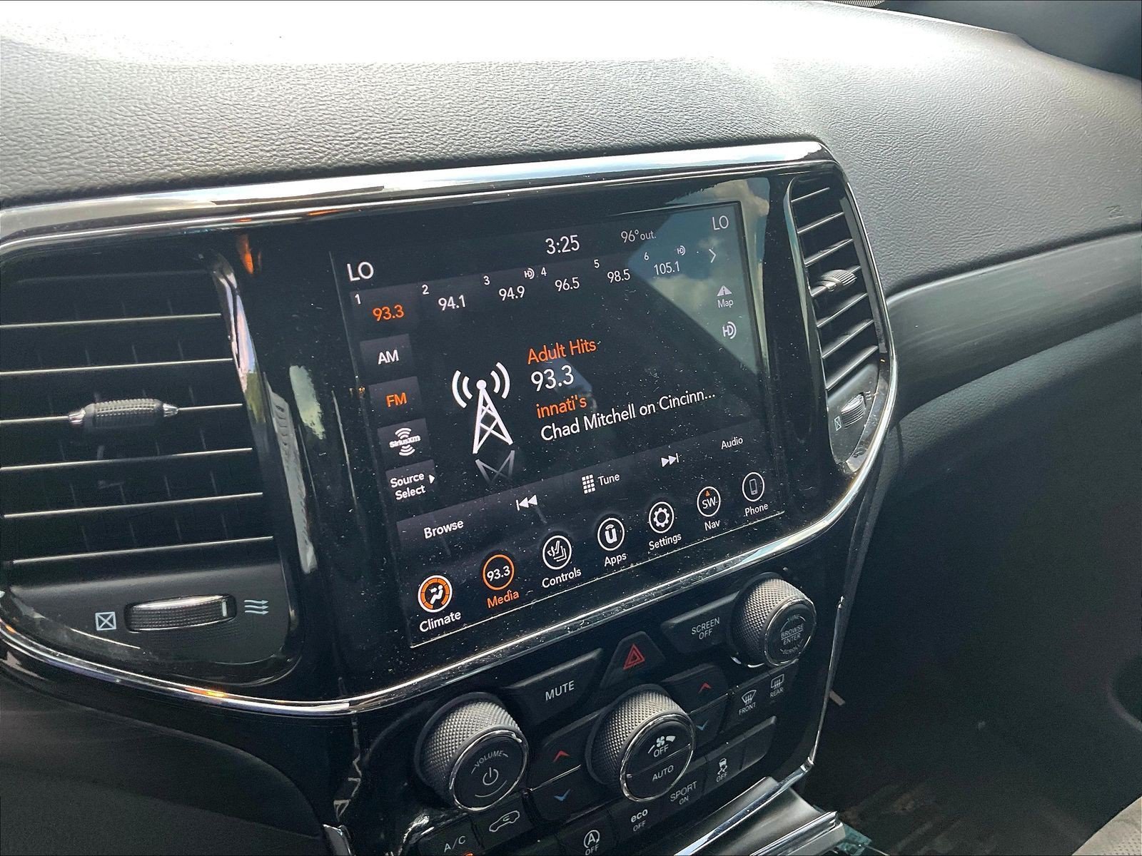 Used 2021 Jeep Grand Cherokee Laredo X AWD/4WD image 15