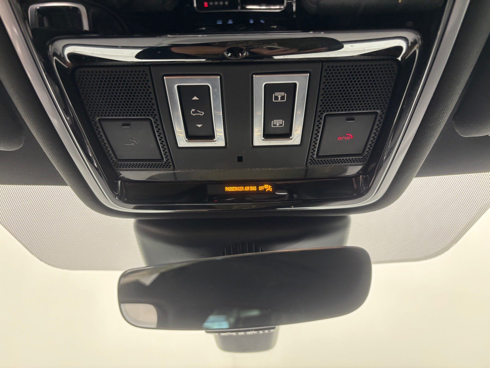 Used 2019 Land Rover Range Rover Velar R-Dynamic SE AWD/4WD image 12