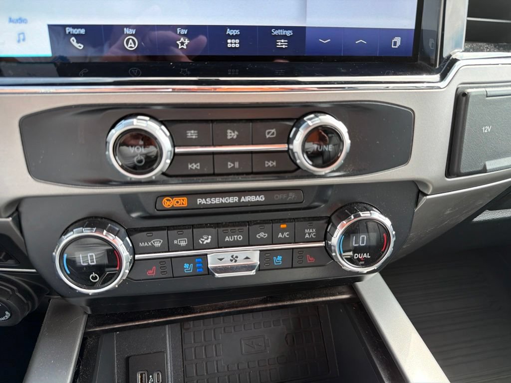 Used 2022 Ford F350 Lariat w/ Black Appearance Package AWD/4WD image 3