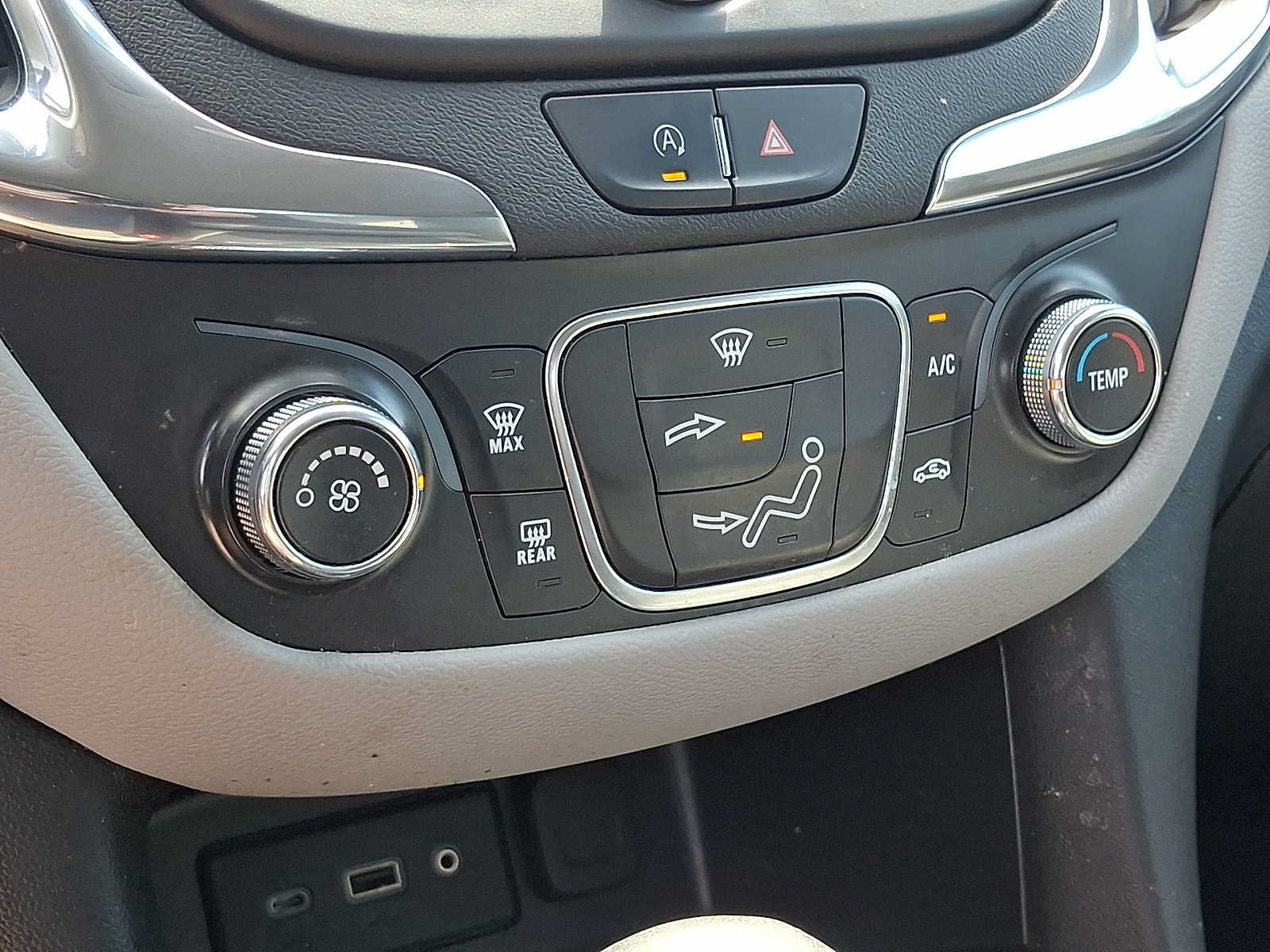 Used 2023 Chevrolet Equinox LS w/ LPO, Floor Liner Package FWD image 14