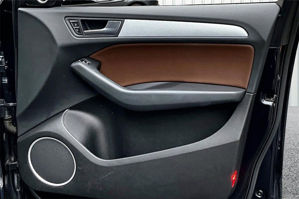 Used 2017 Audi Q5 2.0T Premium Plus w/ Technology Package image 28