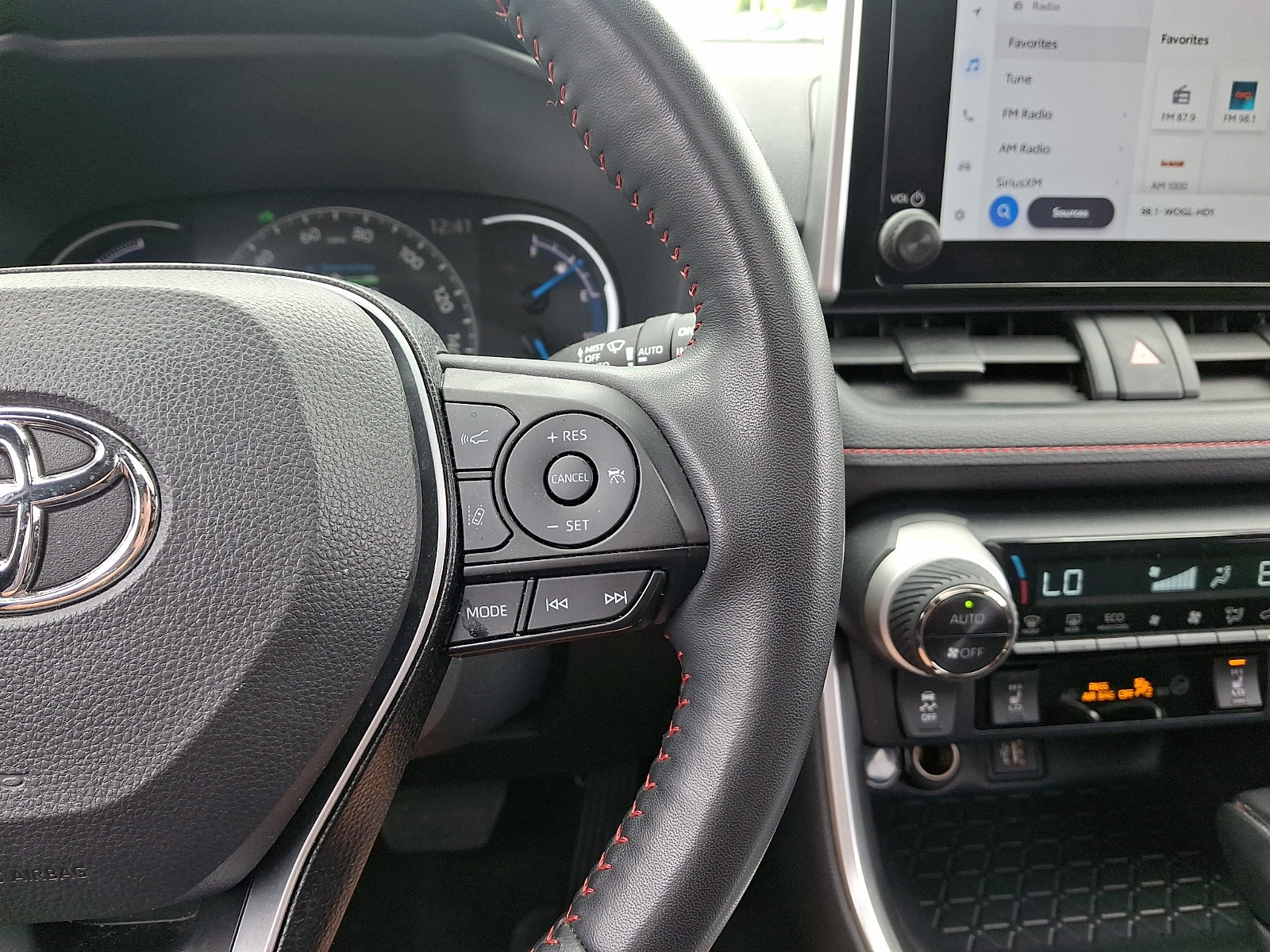 Used 2024 Toyota RAV4 SE w/ Weather & Moonroof Package AWD/4WD image 22