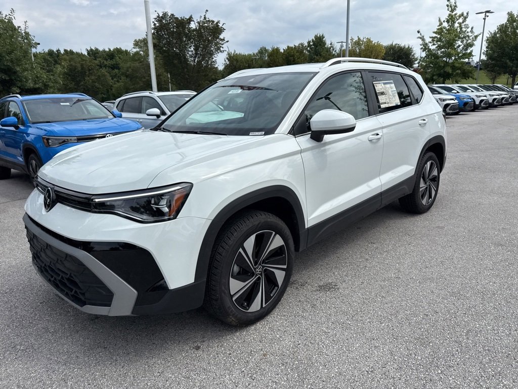 Used 2025 Volkswagen Taos SE image 7