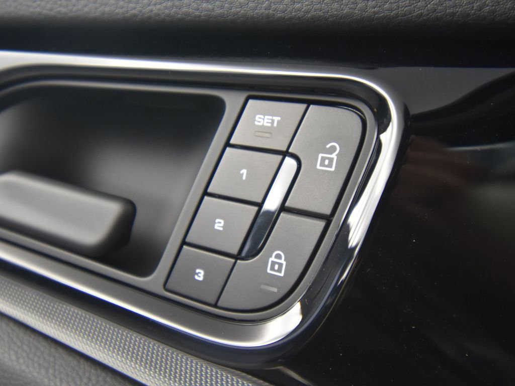 New 2025 Porsche Panamera 4 image 24