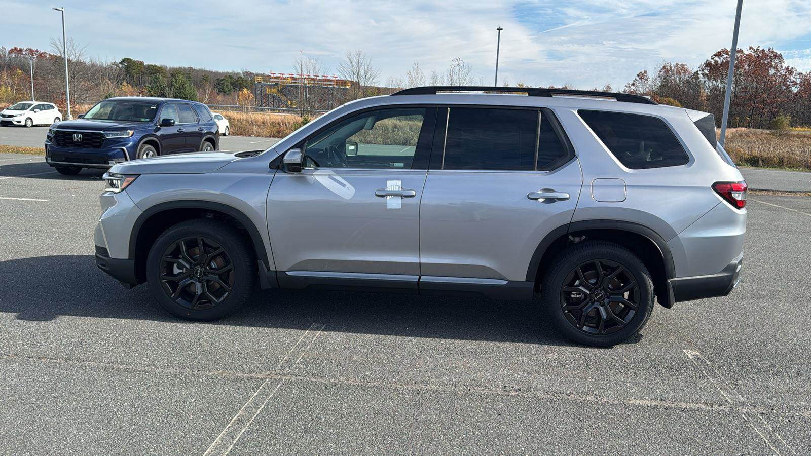 New 2025 Honda Pilot Touring image 11