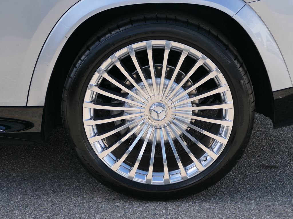 Used 2025 Mercedes-Benz Maybach GLS 600 4MATIC image 32