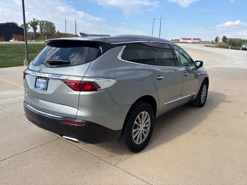 Used 2024 Buick Enclave Premium image 5