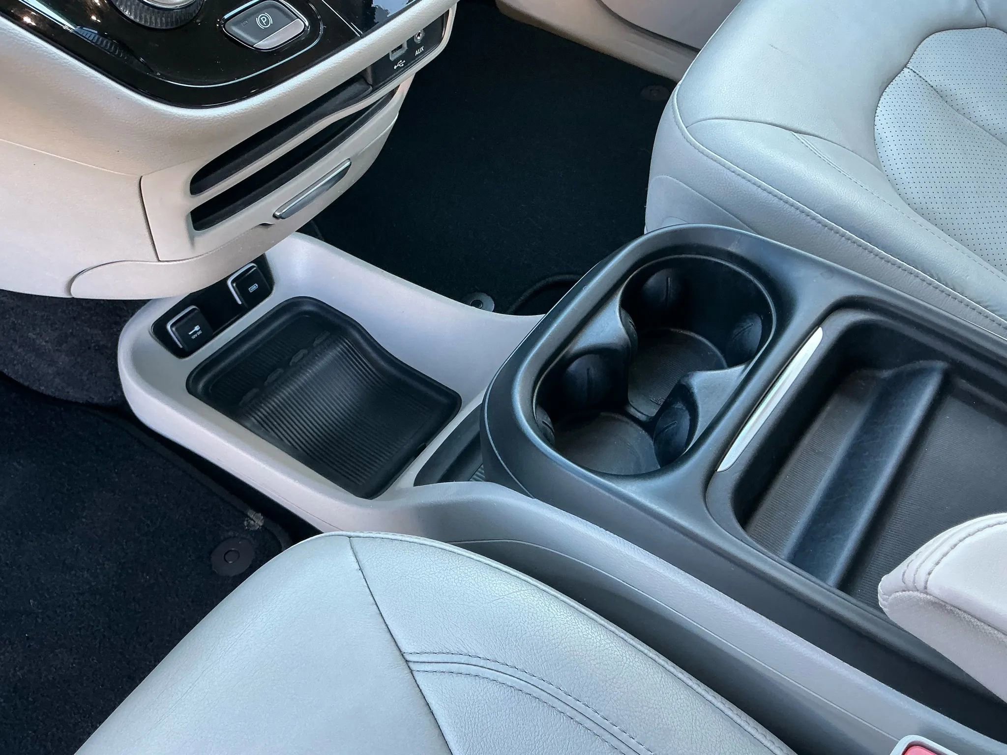 Used 2018 Chrysler Pacifica Touring-L w/ Advanced Safetytec Group image 23