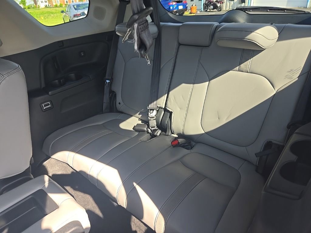 Used 2024 Honda Pilot Touring image 29