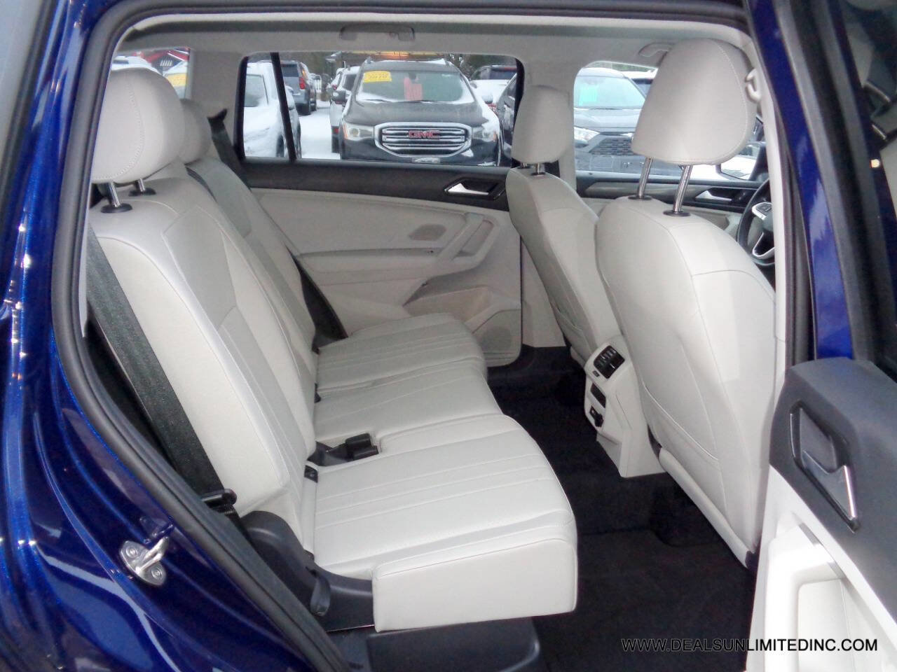 Used 2024 Volkswagen Tiguan SE image 23