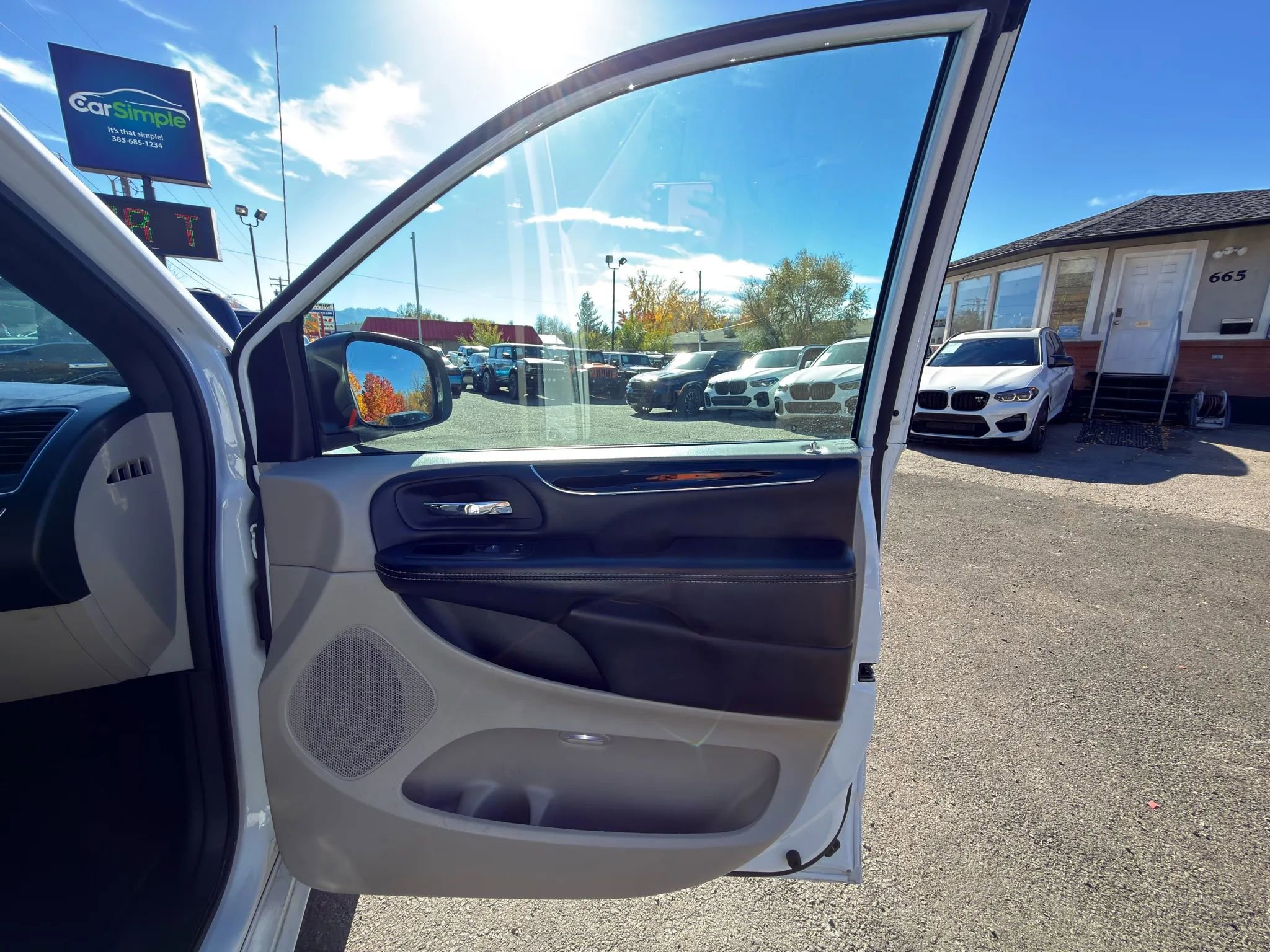 Used 2020 Dodge Grand Caravan SXT image 5