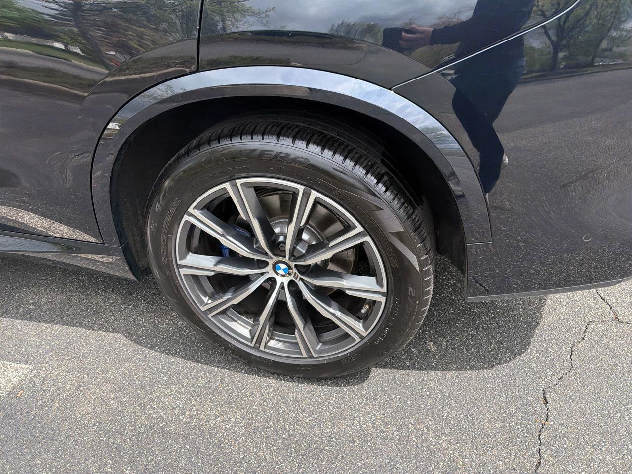 Used 2022 BMW X5 xDrive40i w/ M Sport Package AWD/4WD image 14