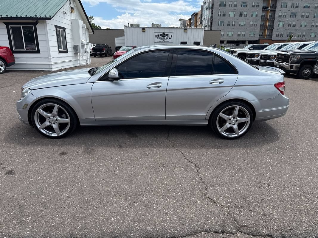 Used 2009 Mercedes-Benz C 300 Sedan image 4